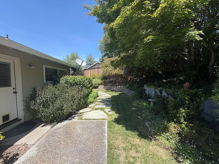 2516 Dapplegray Ln — Photo 10