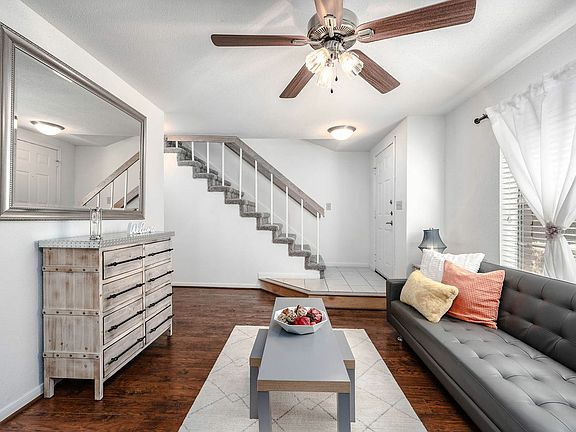 4th image of 8003 Woodway Dr #107