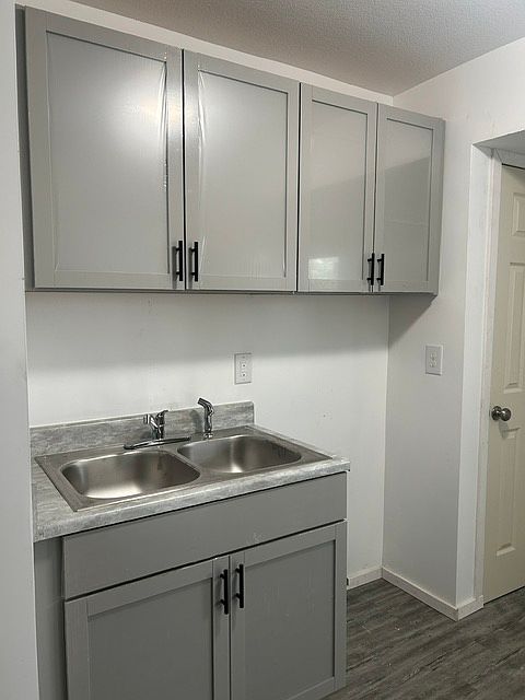 1st image of 2126 SE 21st St