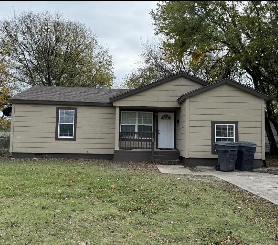3 bed, 936 sqft, $1,100 — Photo 1
