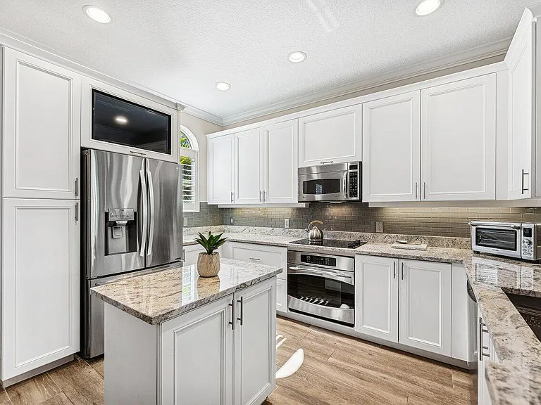 813 Estancia Way — Photo 9