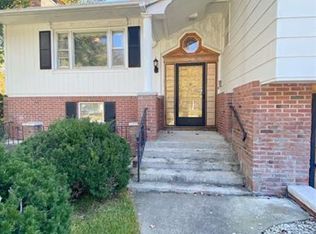 8 Greenwood Ave, Essex Junction, VT 05452