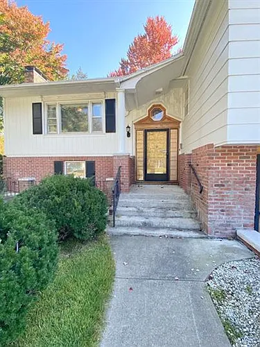 8 Greenwood Ave Photo 1