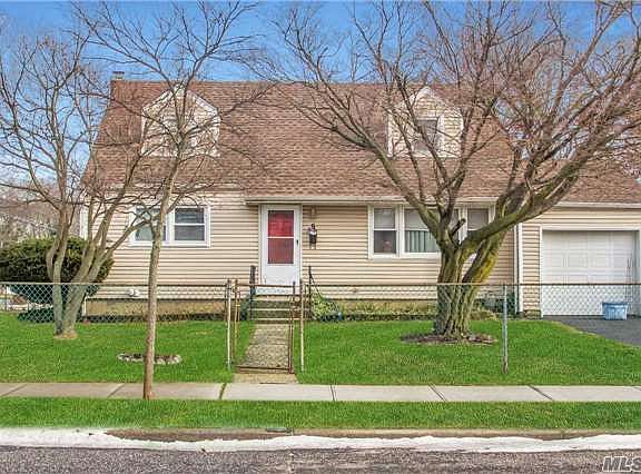 2nd image of 5 N Pine Dr