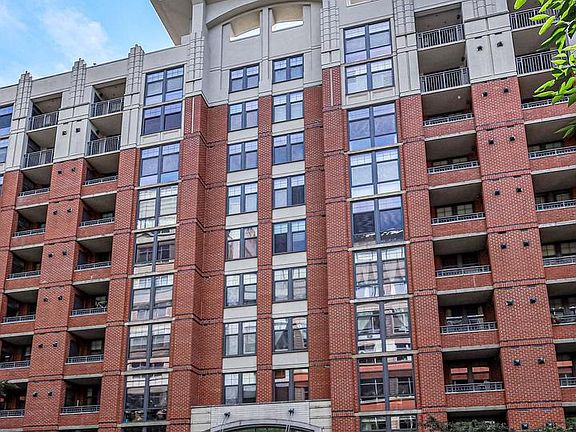 3rd image of 1021 N Garfield St APT 235