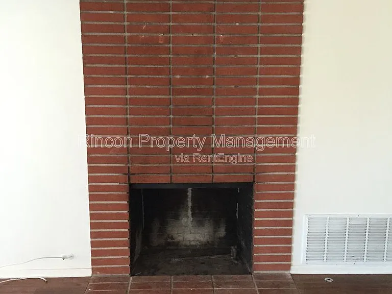 513 N North St — Photo 4