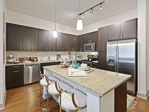 3rd image of 250 E 9th Ave #203
