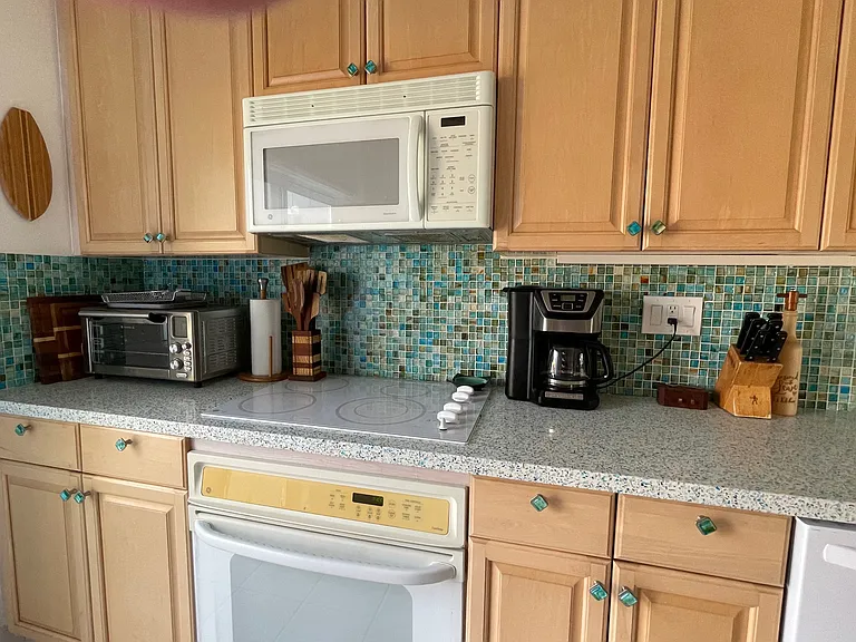 1806 Eastwood Ln — Photo 18