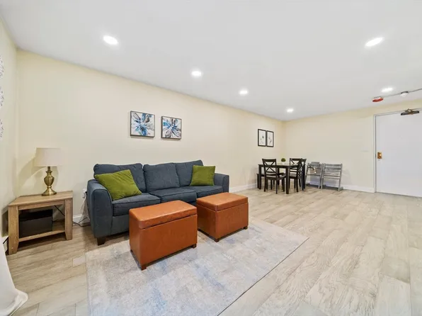 179 Presidents Ln Unit 1N, Quincy, MA 02169