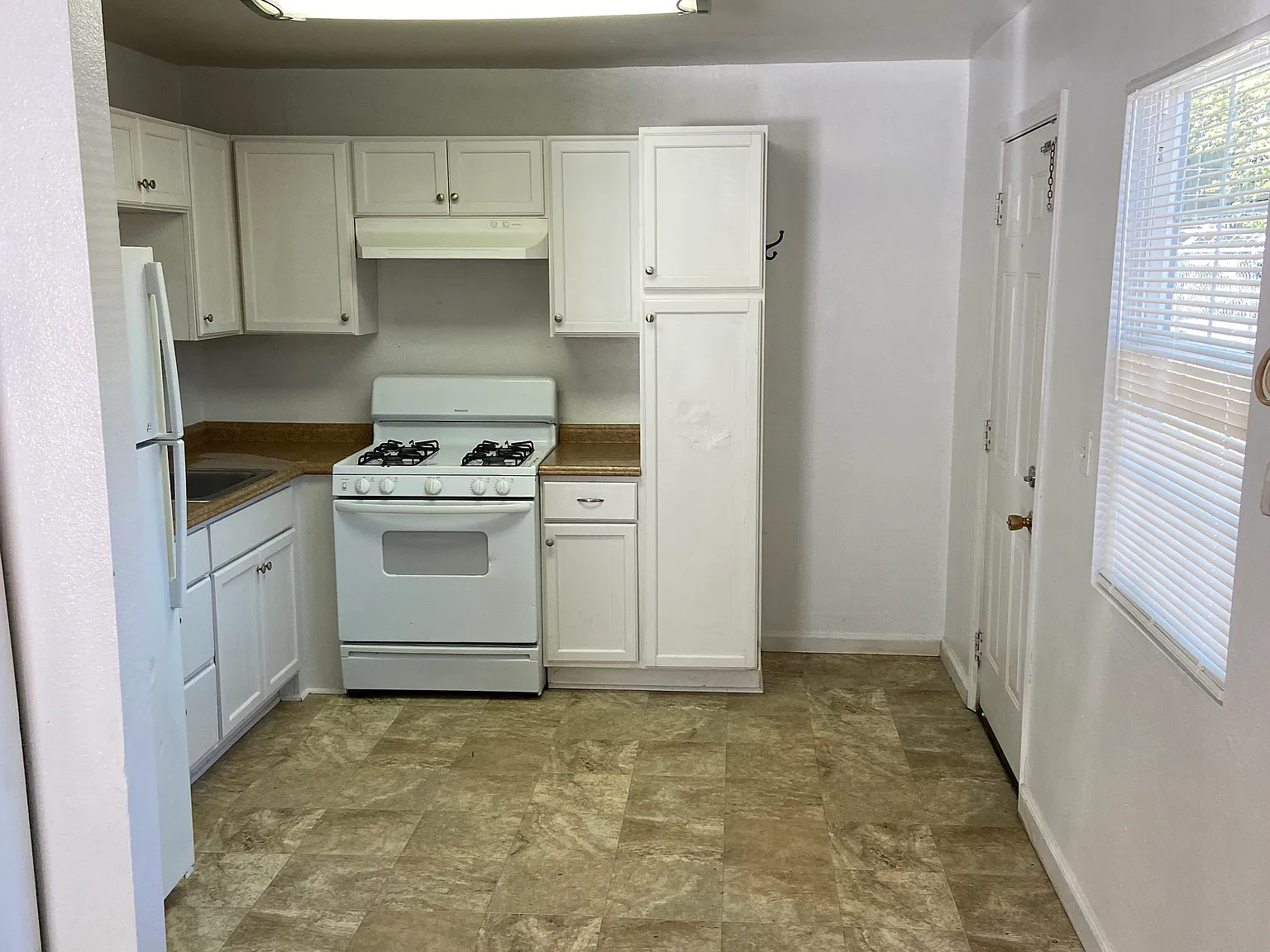 54 Cherry Ln — Photo 3