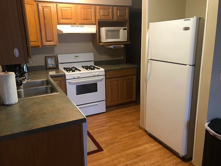 313 Hilltop Ct #2 — Photo 4