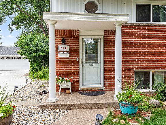 4th image of 718 Panorama Dr