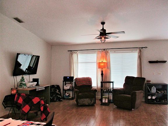2nd image of 4240 Jaslo Ave