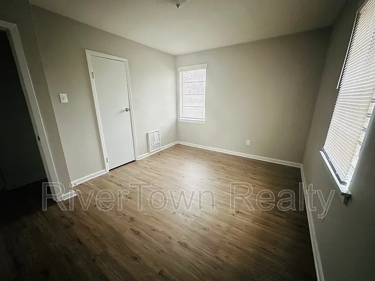 3253 Ford Rd — Photo 4