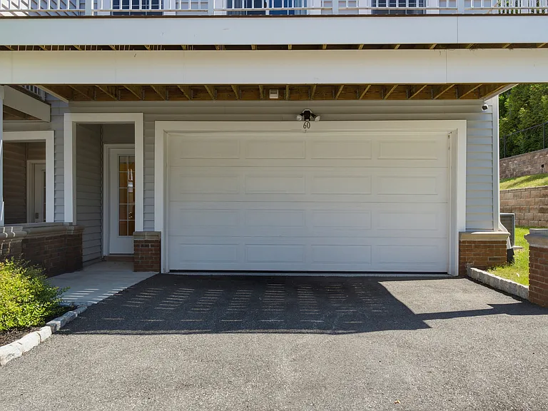 60 Roosevelt Dr — Photo 36