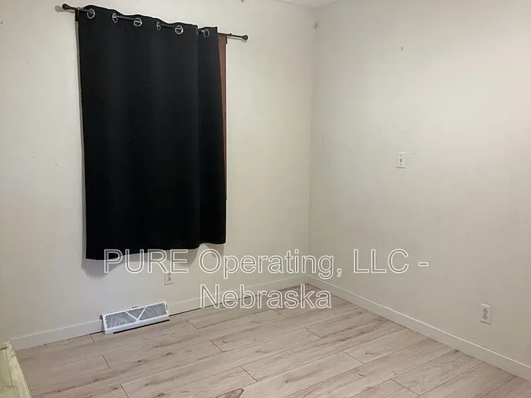 105 N Elm St — Photo 15