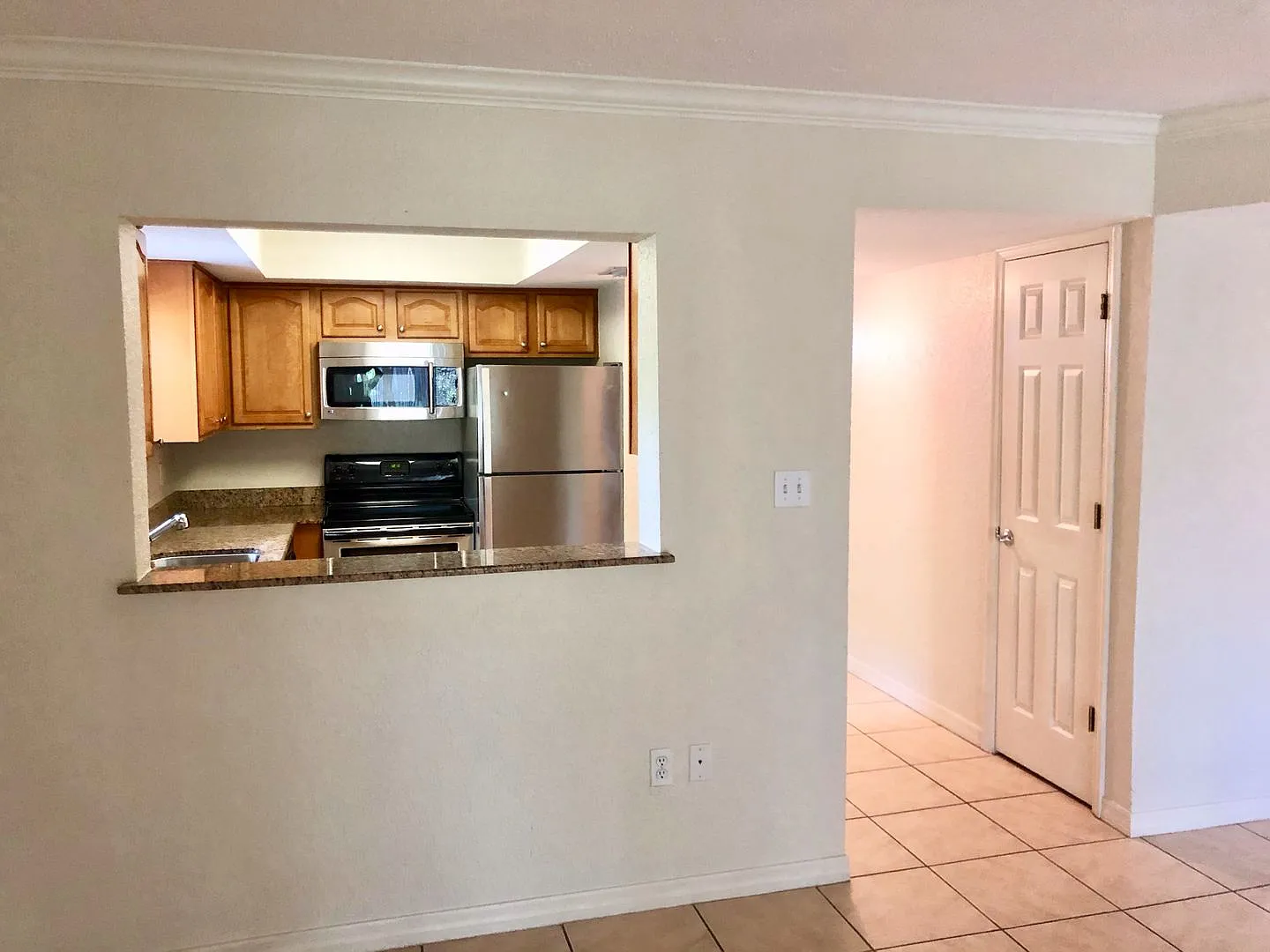 Two Bed/Two Bath Conveniently Located in Park View Condominiums, Close to Downtown Sarasota — Photo 2