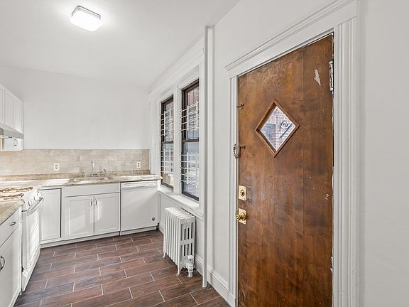3rd image of 189 Chestnut Hill Ave APT 8