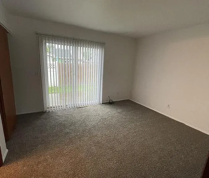 207 Van Nest St #3 — Photo 5