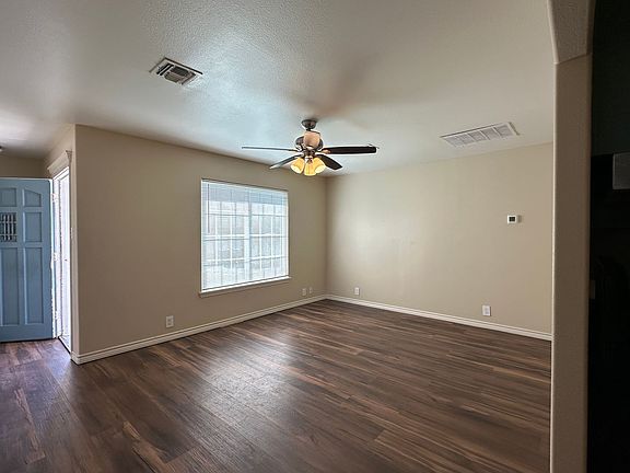 4th image of 1906 Roslyn Dr