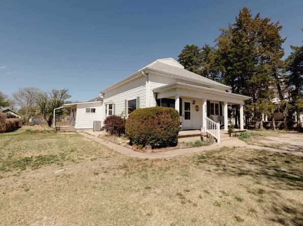 302 Barton St, Stratton, NE 69043