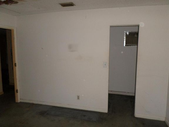 4th image of 5993 Ithaca Cir W