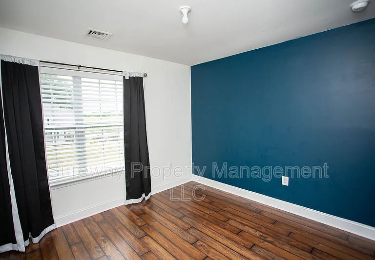 1 Tweentown Close — Photo 29