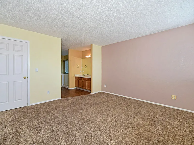 8380 Wilmington Dr — Photo 14