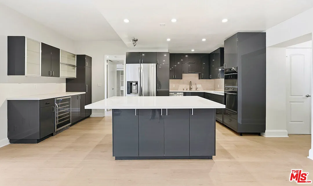 2 bed, 3.0 bath, 1418 sqft, $5,795 — Photo 3