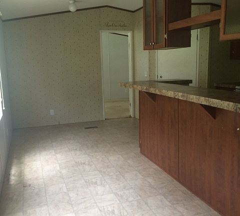3rd image of 415 County Road 389