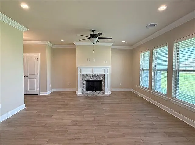 204 Cypress Bnd — Photo 3
