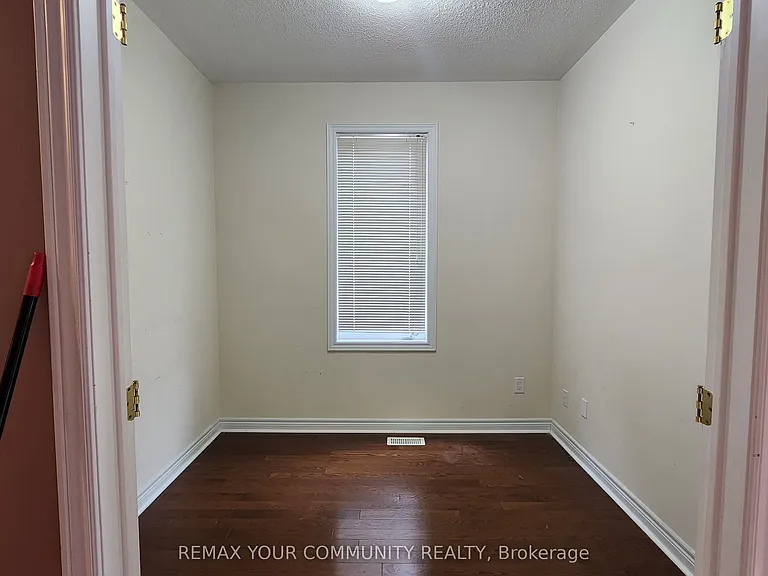 3 Prince Of Wales Dr — Photo 4