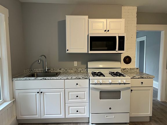 2nd image of 31 Bond St Floor 2