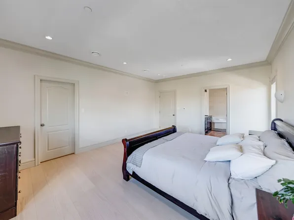6633 Neal St, Vancouver, BC V6P 3N4