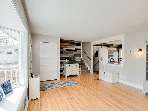 4th image of 2405 Oak St