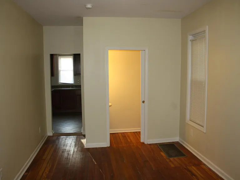 1466 Indianola Ave — Photo 15