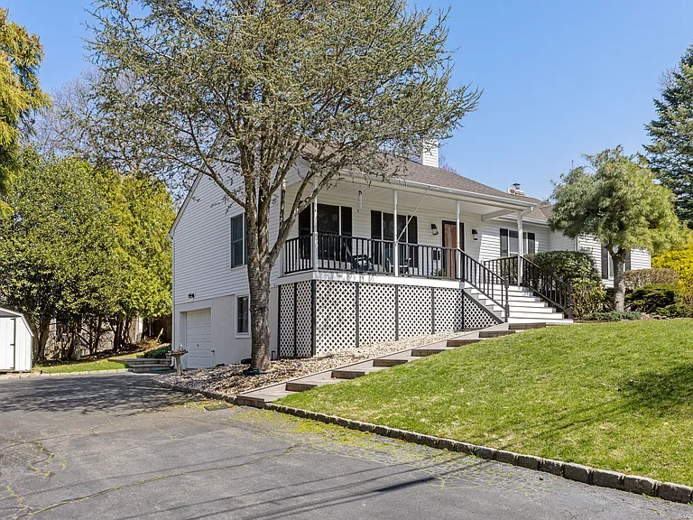 52 Summit Dr — Photo 23
