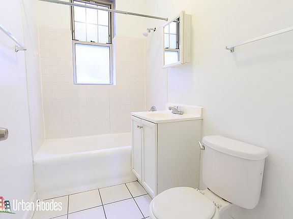 3rd image of 558 W Aldine Ave #11701S