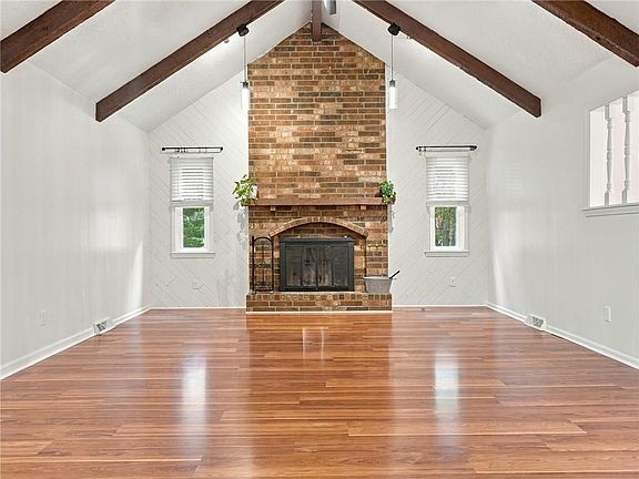4th image of 615 Nashua Rd