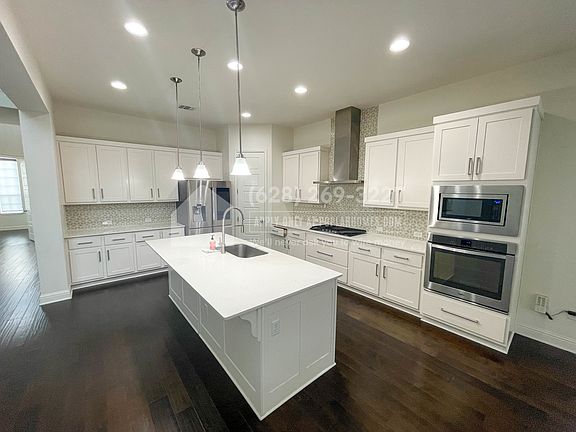 3rd image of 613 Dry Gulch Bnd