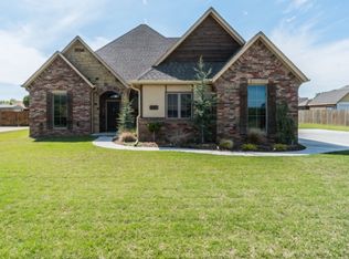 8901 Halbrook Manor Ln, Oklahoma City, OK 73169