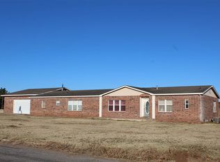 901 Meadowlark Dr, Vici, OK 73859