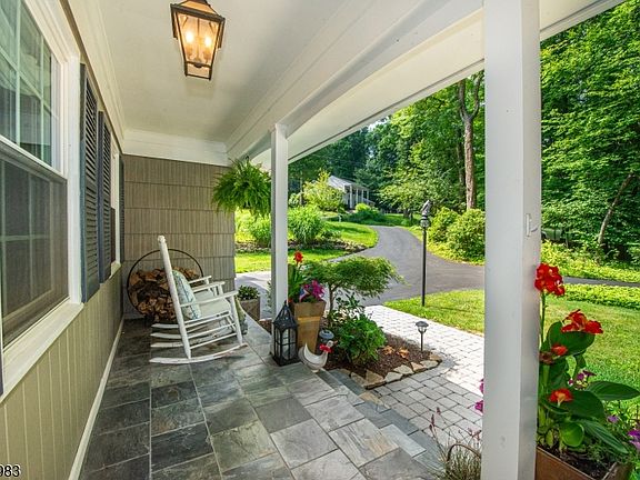 3rd image of 17 HILLCREST DR