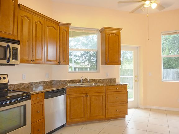 4th image of 304 Granada Blv
