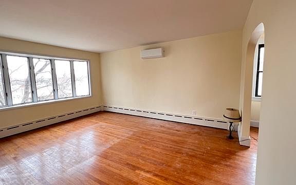 2nd image of 164 Kingsley Ave #3A