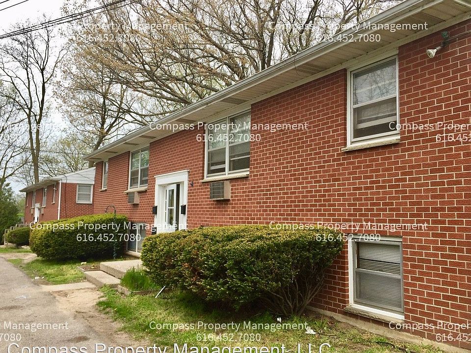 1st image of 877 Emerald Ave NE #10418809