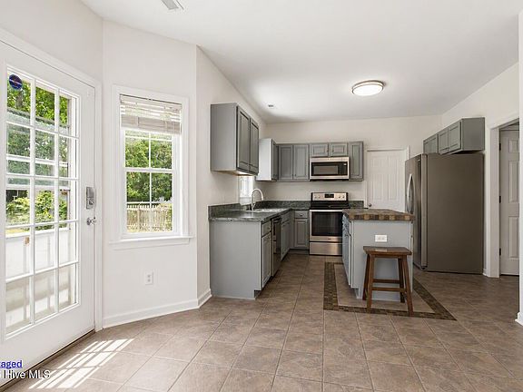 5th image of 120 Farina Drive