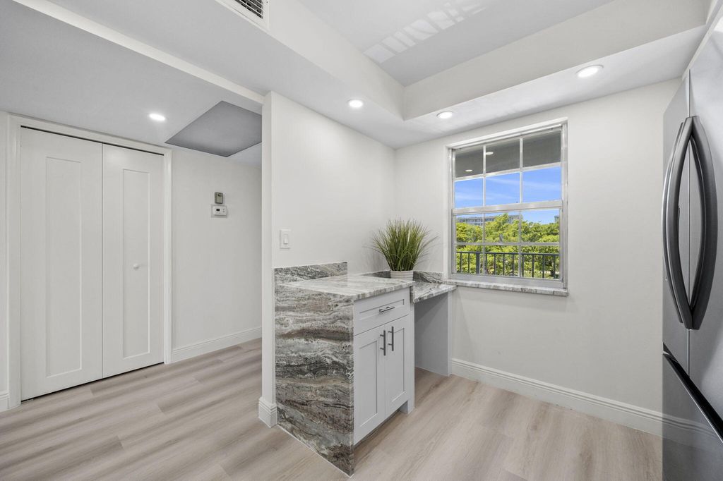 4020 W PALM AIRE Drive #408, photo 3