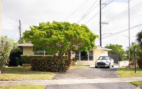 3rd image of 832 NW 30th St
