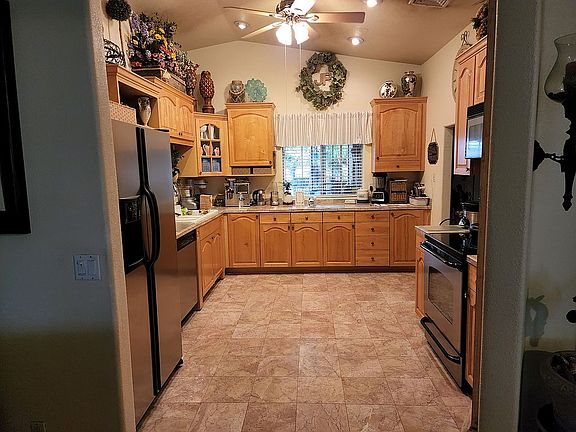 4th image of 4858 E Van Buren Ave